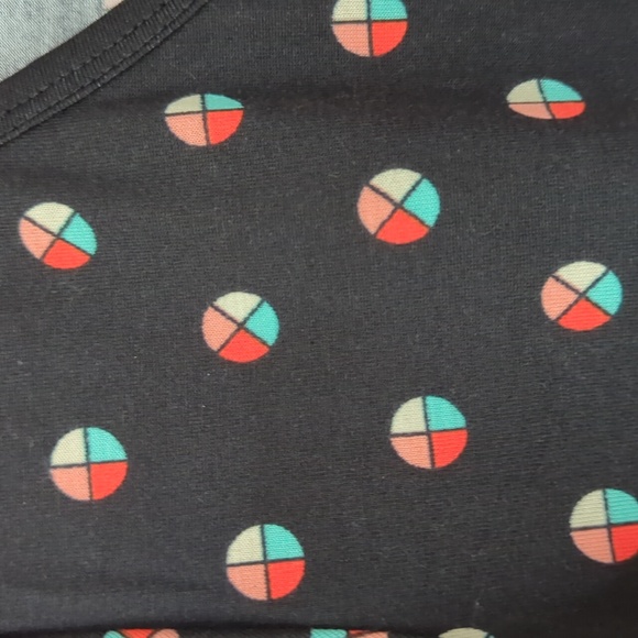 LulaRoe Scoop Neck LS High Low Top M Black Multicolor - Picture 4 of 12